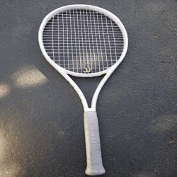 Take Over the Court with Premium Tennis Rackets! relate pay