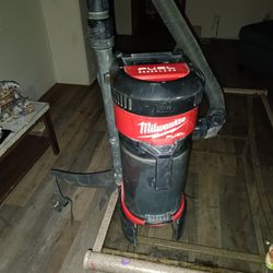 Milwaukee Battery Vacuum 