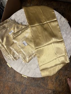 16 Silk Gold Runners With 16 Table Frames and 32 Gold Small Candle Holders. Candles are not Included.