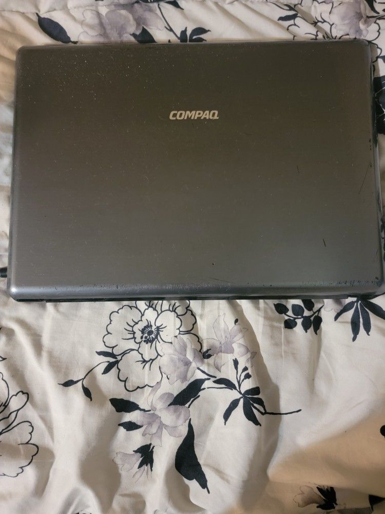 Compaq Presario V6444US Notebook PC