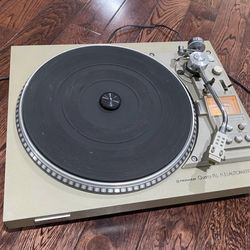 pioneer PL-560 Quartz-PLL  turntable