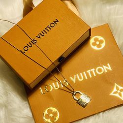 Luxury Brand Designer Gold and Rhinestone Padlock Pendant with Box Chain Necklace