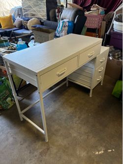 Home depot white desk, used, good condition