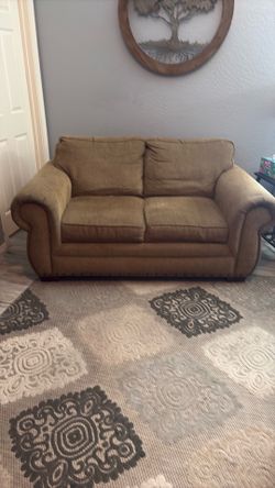 Broyhill 65” Cloth Love Seat