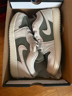 Gym shoes