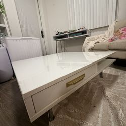 Modern Coffee Table With High Gloss Finish 