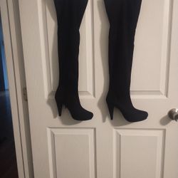 Sleek Black Over -The- Knee Stiletto Boots 