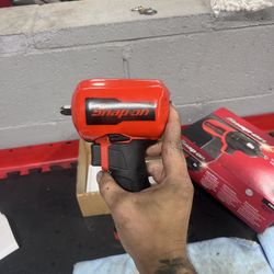 Snap On 3/8 Impact Wrench pt350