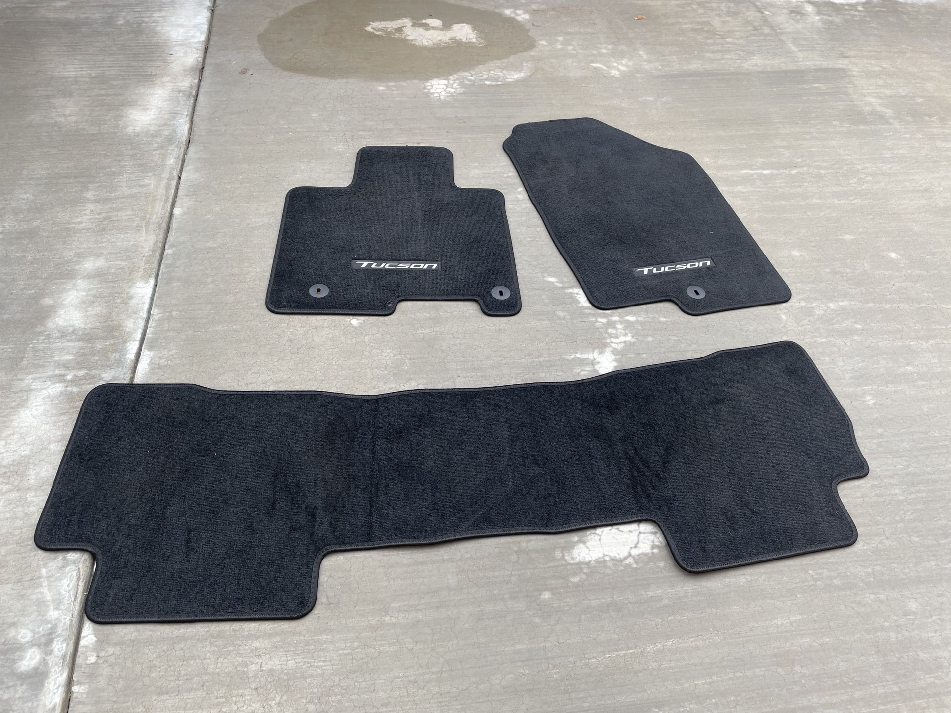 New Hyundai Tucson Carpeted Floor Mats: Front/Rear