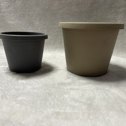 2 small gray brown plastic gardening pot planter
