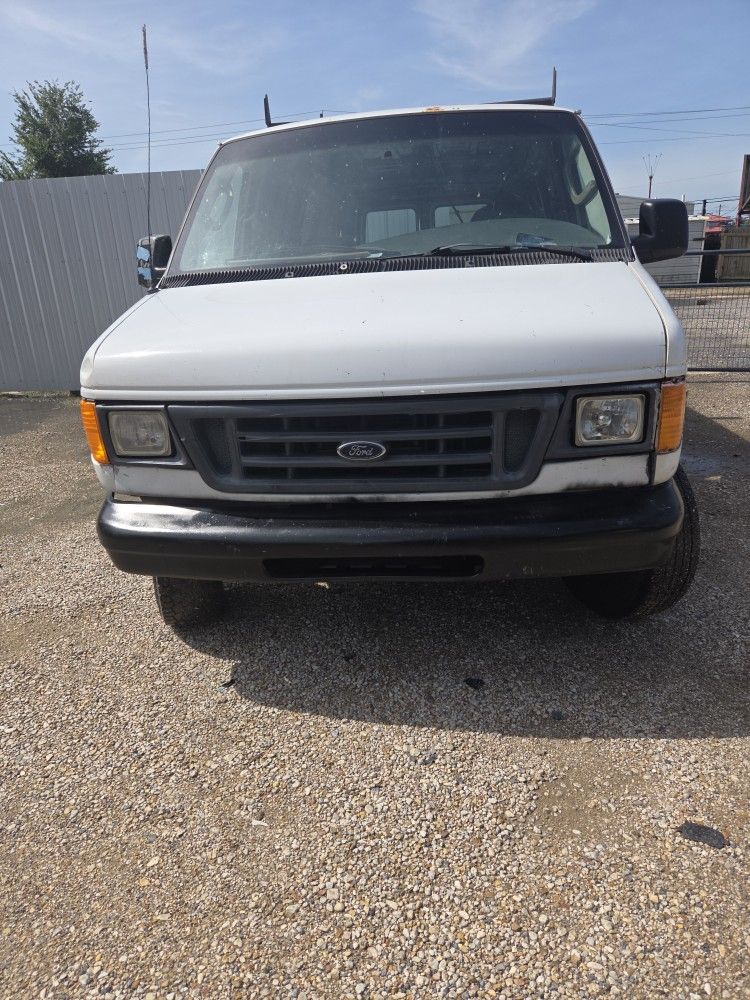 2000 Ford E-150