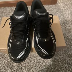 Black and gray asics gel-1130