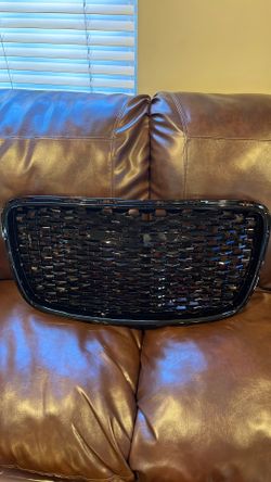 Chrysler 300 grill