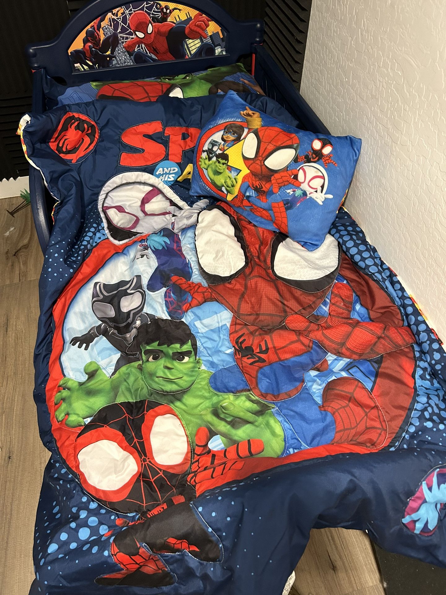 Toddler spider man bedroom set