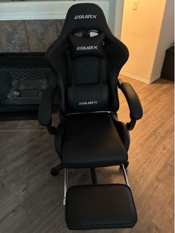 Black Downix gaming chair