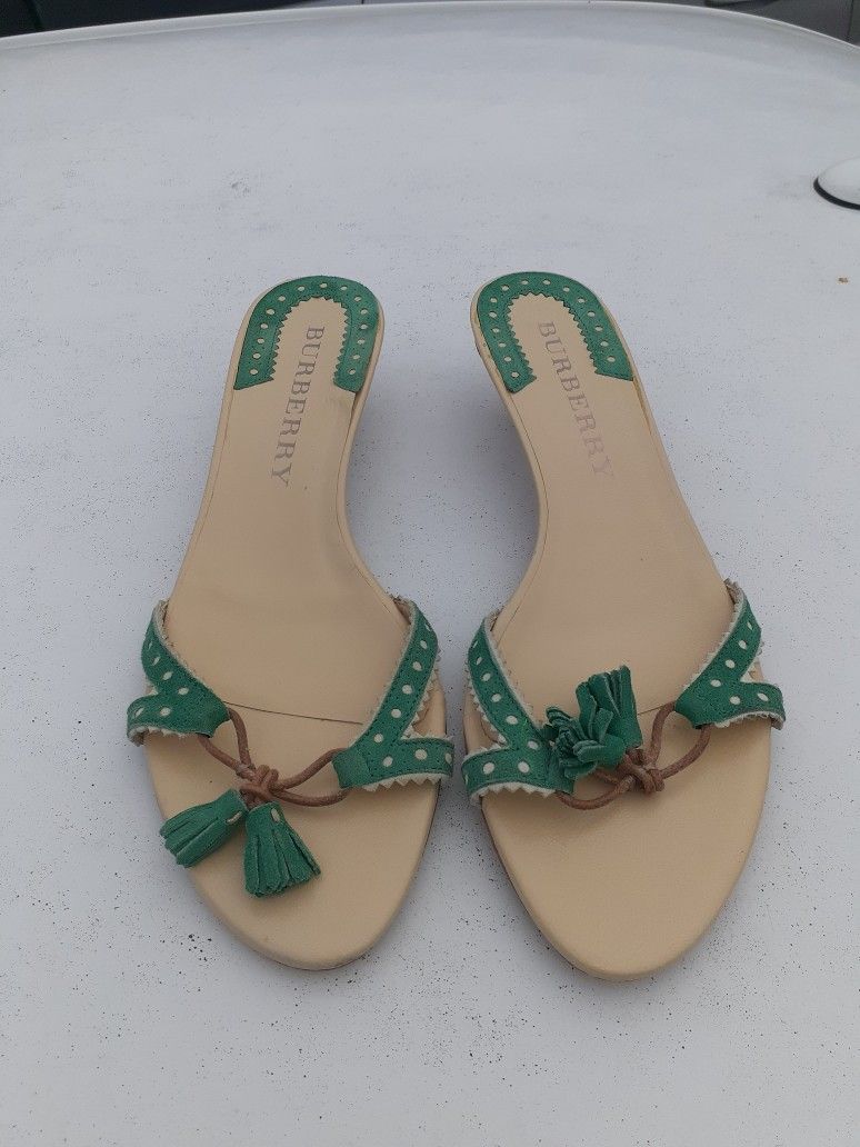 AUTHENTIC BURBERRY CREAM & GREEN SUEDE LEATHER SIZE 7KITTEN...