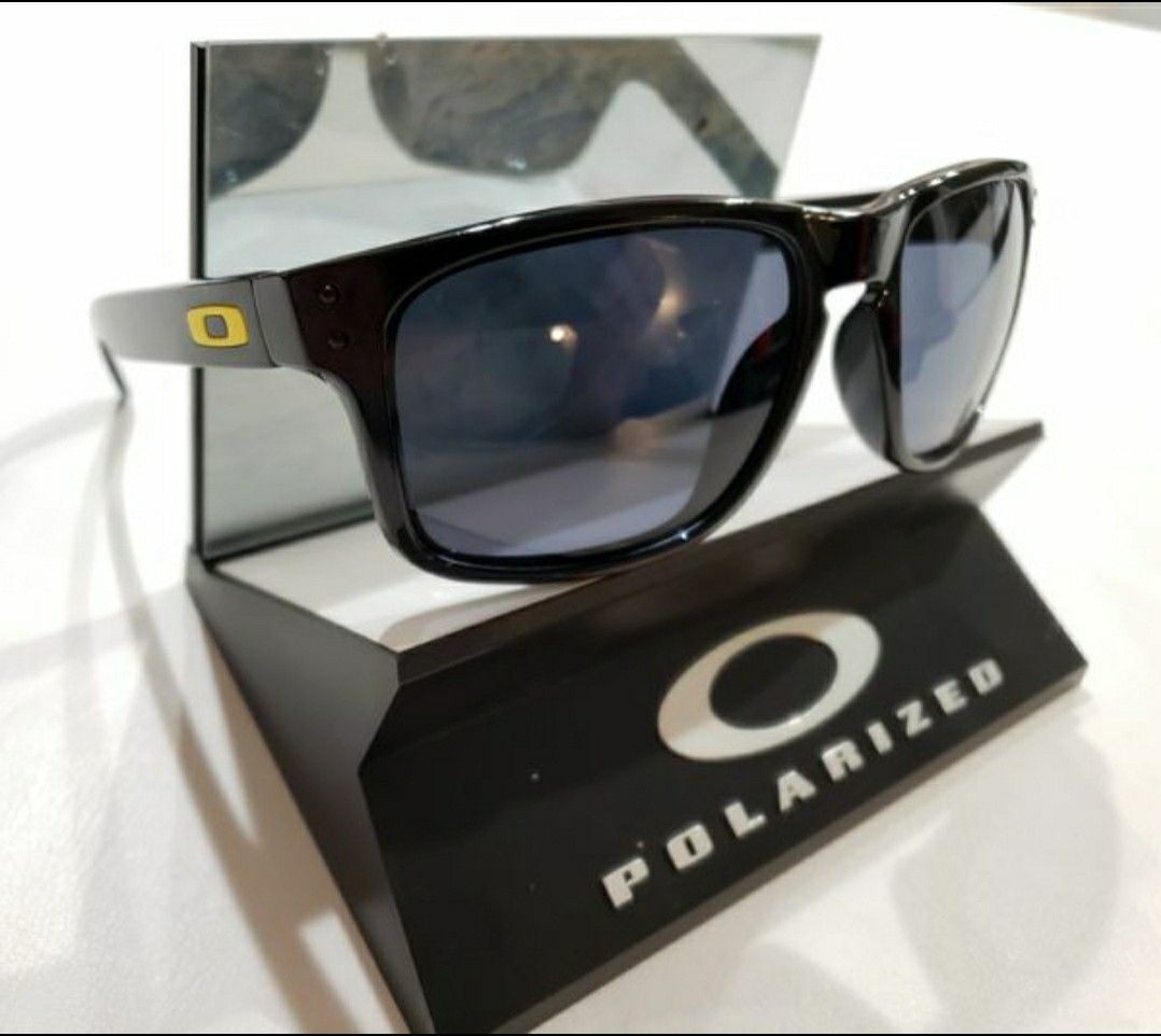 Oakley Holbrook Sunglasses Polished Black / Gray Polarized 9102-11
