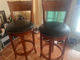 Wood Bar Stools  Swivel with Back set (2) Excellent condition
