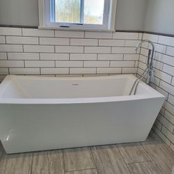 $400 OBO -- Deep Soak Freestanding Acrylic Bath tub (70 x 34) w/ faucet