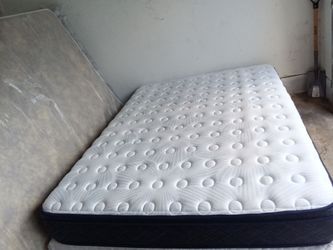 Queen Size Mattress (Colchón Queen Size)