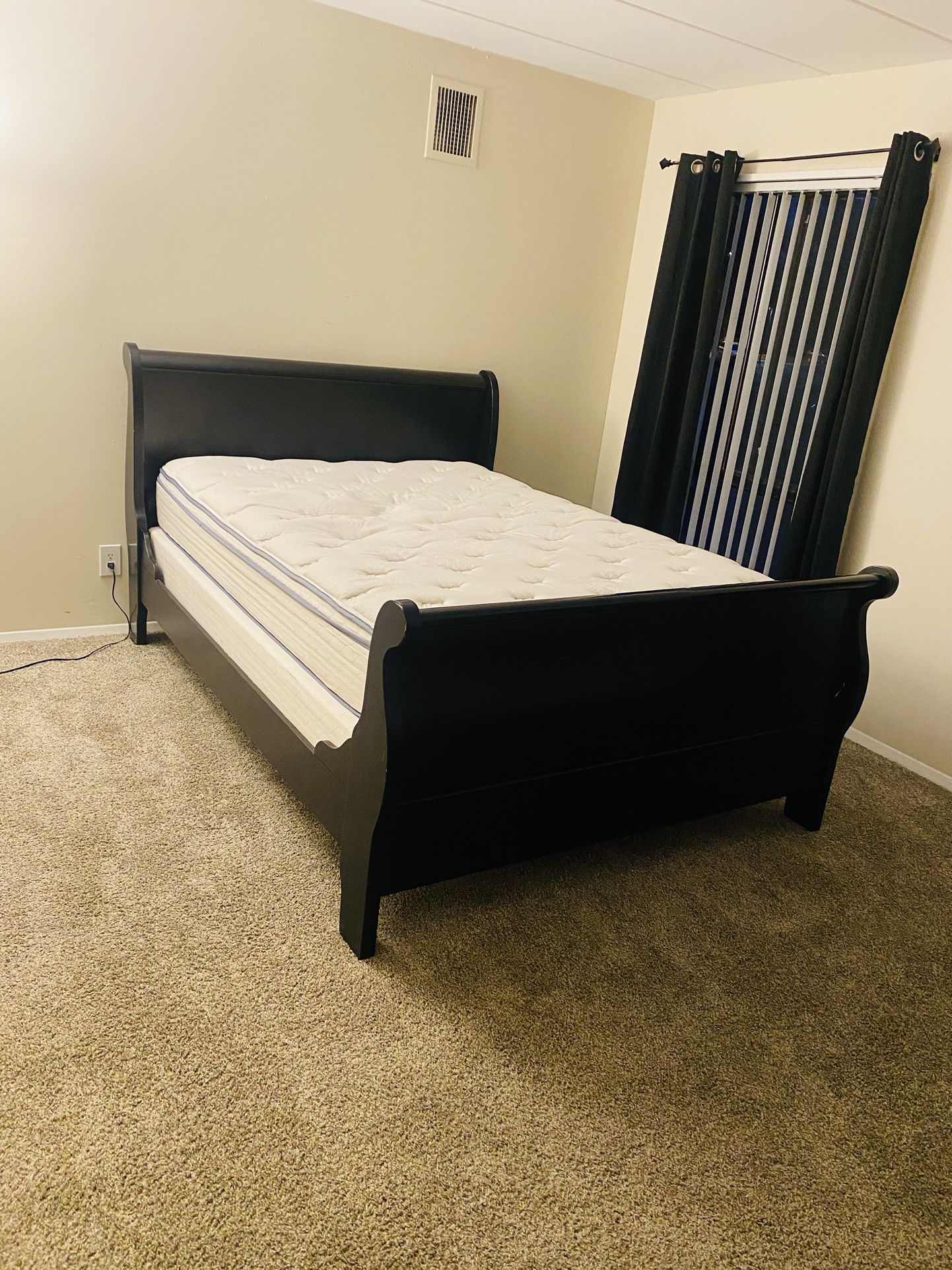 Queen Sleigh Bed Set And Vertical Dresser 