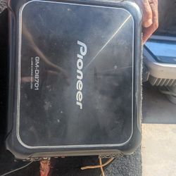 2 -10  In A Sealed Box W/ Amp Pioneer Mono 