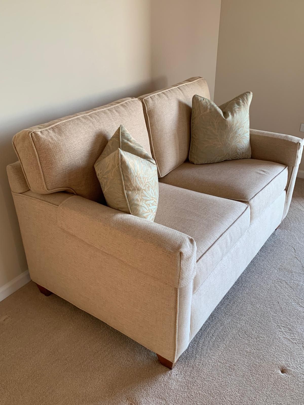 2 SEATER COUCH IN GREAT CONDITION,All Products : American Fashion Style Bags On Sale