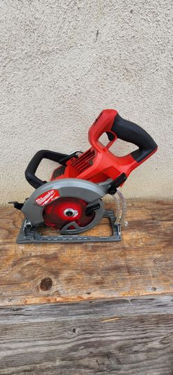 Milwaukee Skillsaw 7 1/4 m18 fuel tool only