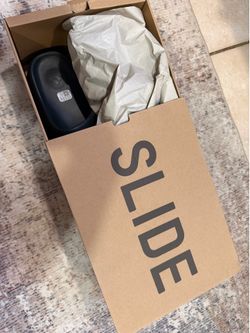 Yeezy Slide dark onyx size 12  brand new !!!