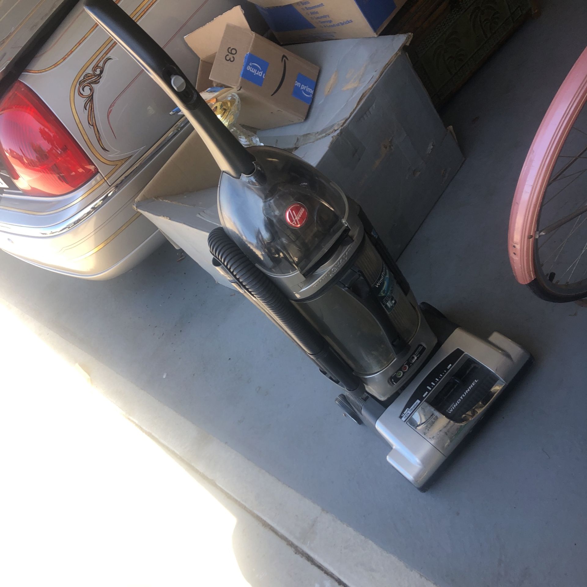 Hoover Vacuum. HEPA FILTRATION. Works Perfectly. ( You Can Check)