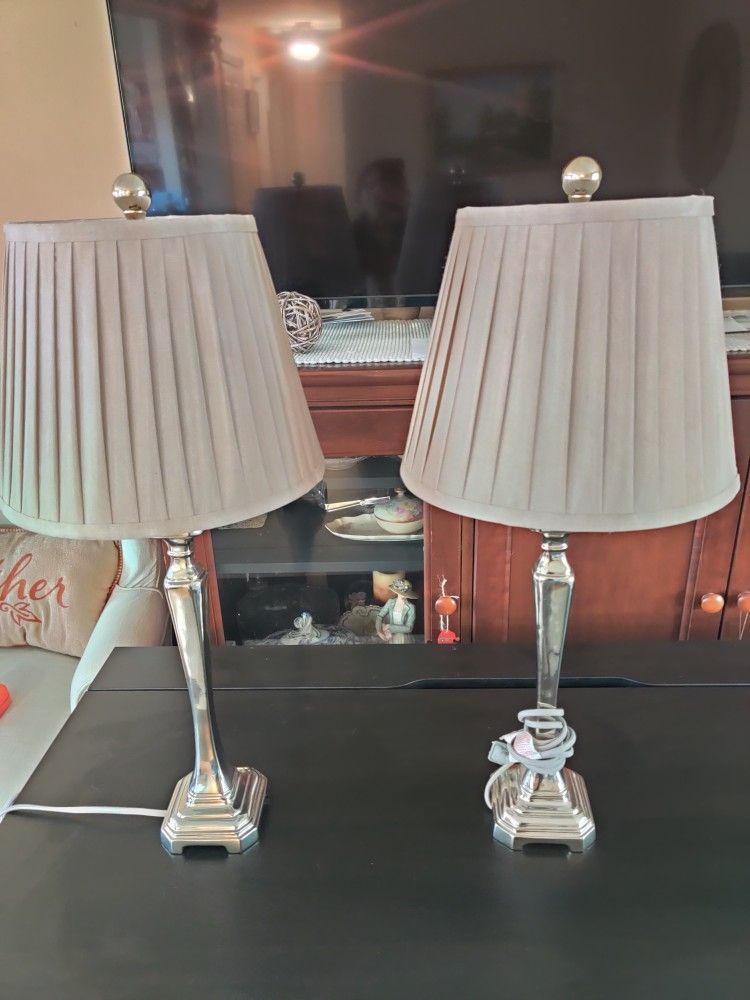 Safavieh Table Lamps