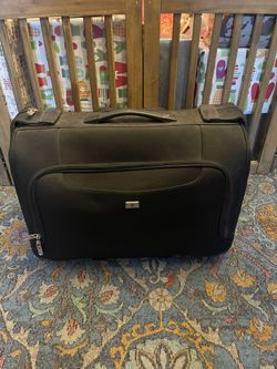 Victorianox Traveler Garment Suitcase