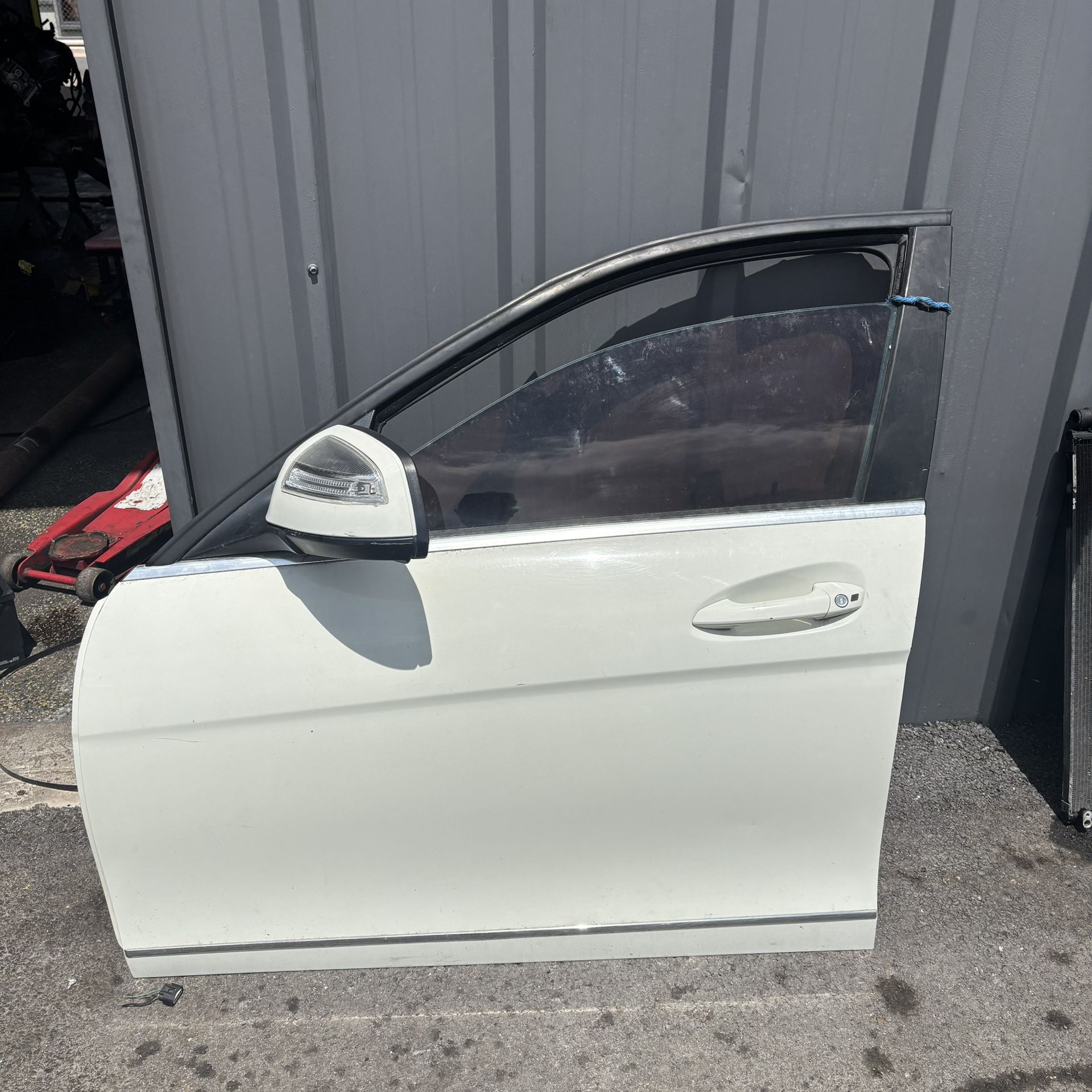 2010 Mercedes c250 driver front door