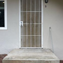 Security Door En Buenas Condiciones 