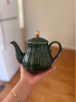 Tea pot with infuser