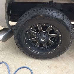 275/70/18s