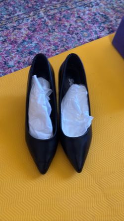 color black  size 6 women