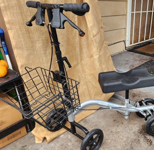 Knee Scooter With Basket