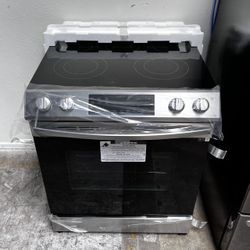 NEW ELECTRIC SAMSUNG RANGE 30โ