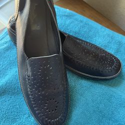 Ladies Beacon Leather Size 8 1/2 