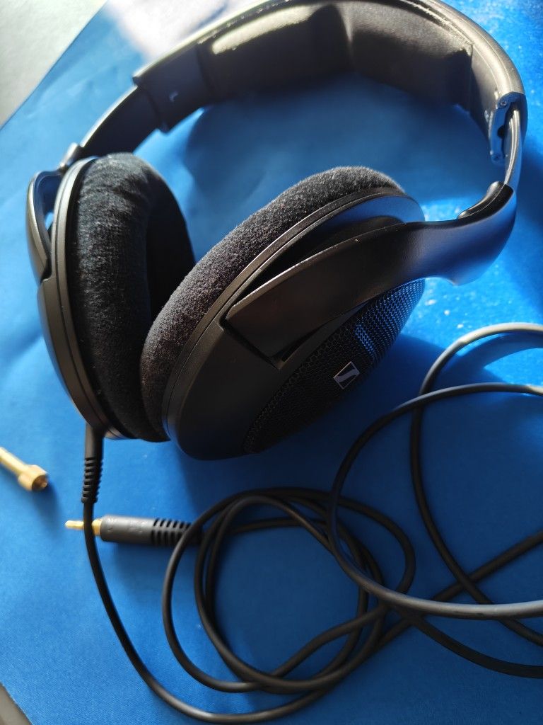 Sennheiser HD 560S Over-Ear Sound Isolating Headphones