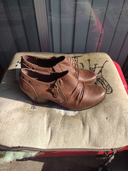 Baretraps Women's Low Heel Shoes Size 8 1/2M