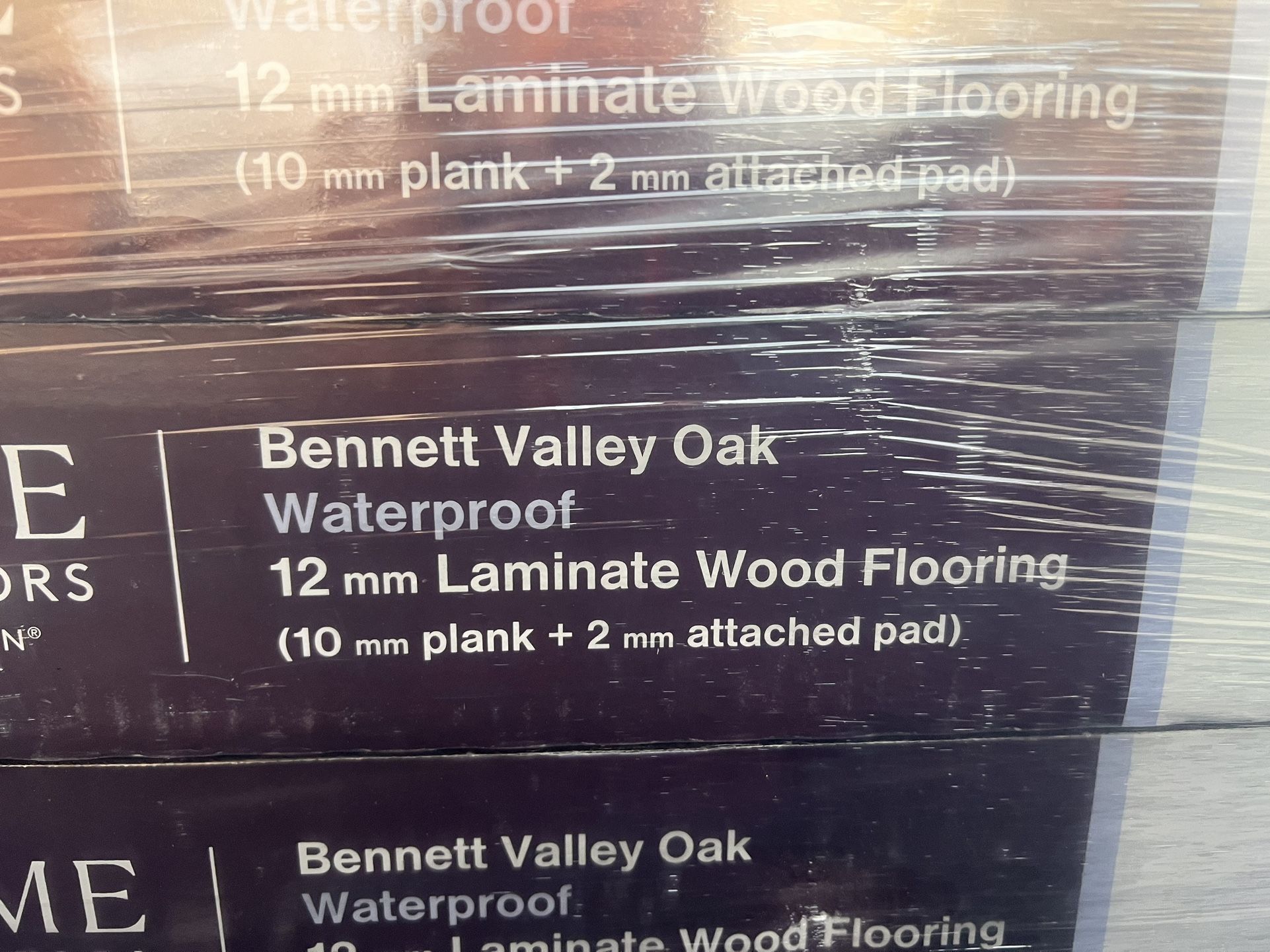 Home Decorators Collection Bennett Valley Oak 12 Mm T x 8 In. W Waterproof Laminate Wood Flooring (15.9 Sqft Case) Total 48 Cases Cover 763 Sq Ft (NEW