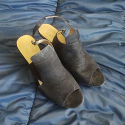 Heels size 8.5 us
