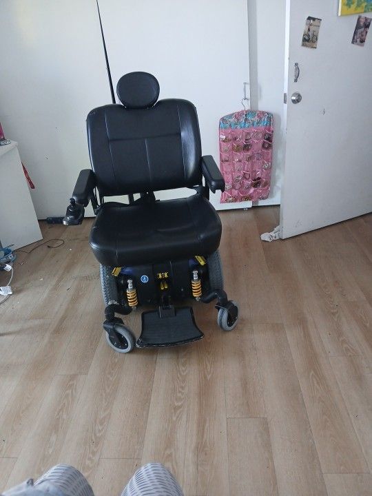 Electric Wheelchair Oversized Made By "JAZZY614HD"