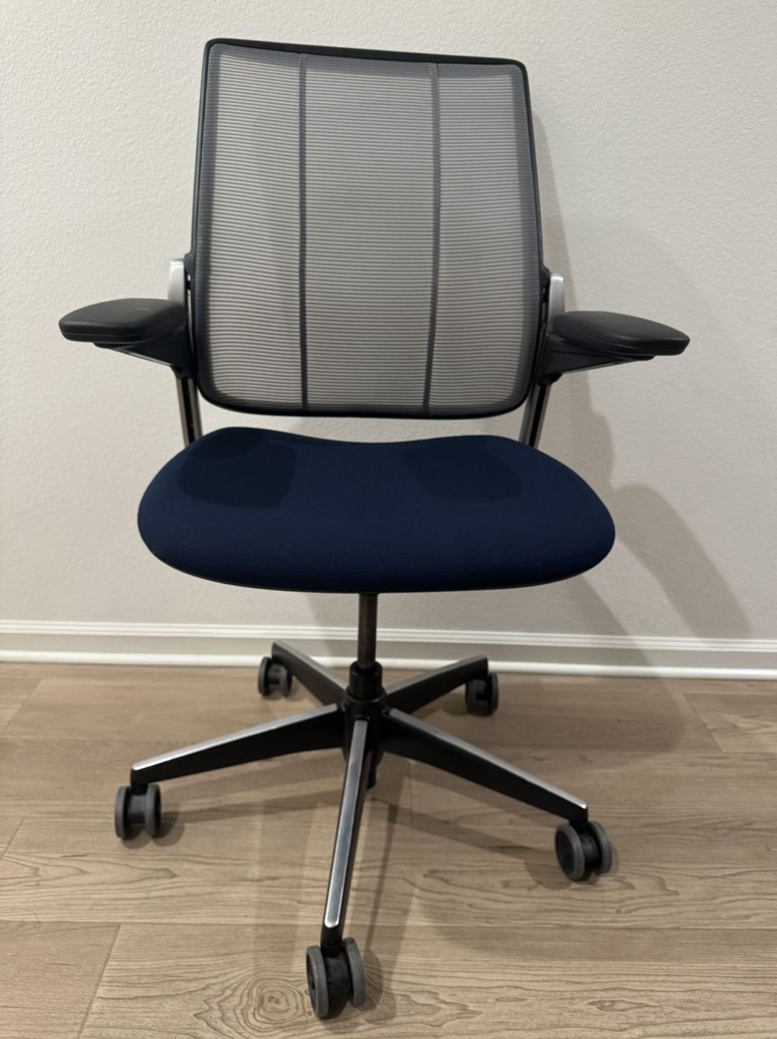 Humanscale Diffrient Smart fully adjustable model task chair