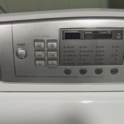 Washer And Dryer With Pedestals 