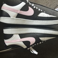 Nike Women’s 12 Court Vision