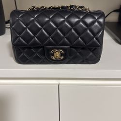 Channel Mini Classic Flap And Card Holder