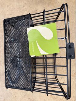 Detachable front bike basket